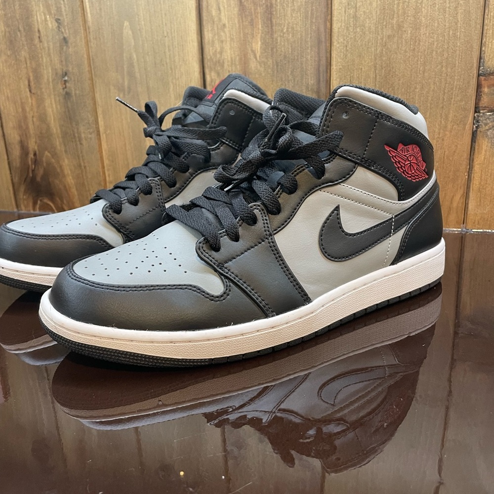 Jordan 1 Mid Shadow Red
